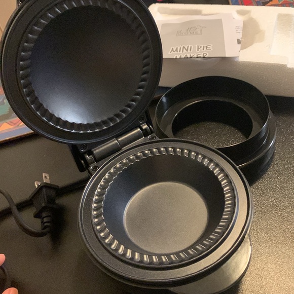 Mini Pie Maker - NEW!! - Picture 5 of 5